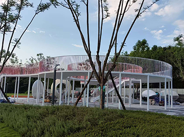 云南昭通公园梦幻彩虹廊桥型滑滑梯