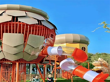 贵州儿童公园滑滑梯-树屋造型