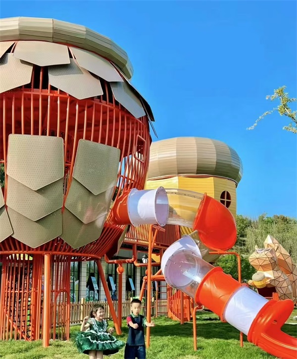 贵州儿童公园滑滑梯-树屋造型