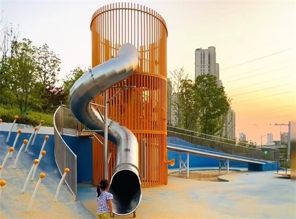 重庆南岸公园不锈钢滑梯